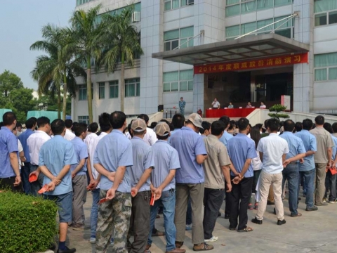 踐行安全生產(chǎn)標(biāo)準(zhǔn)，開展秋季消防演練